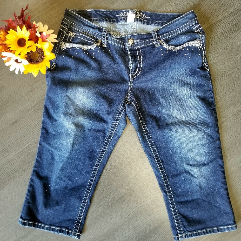 Maurice's Dark Wash Denim Capri's